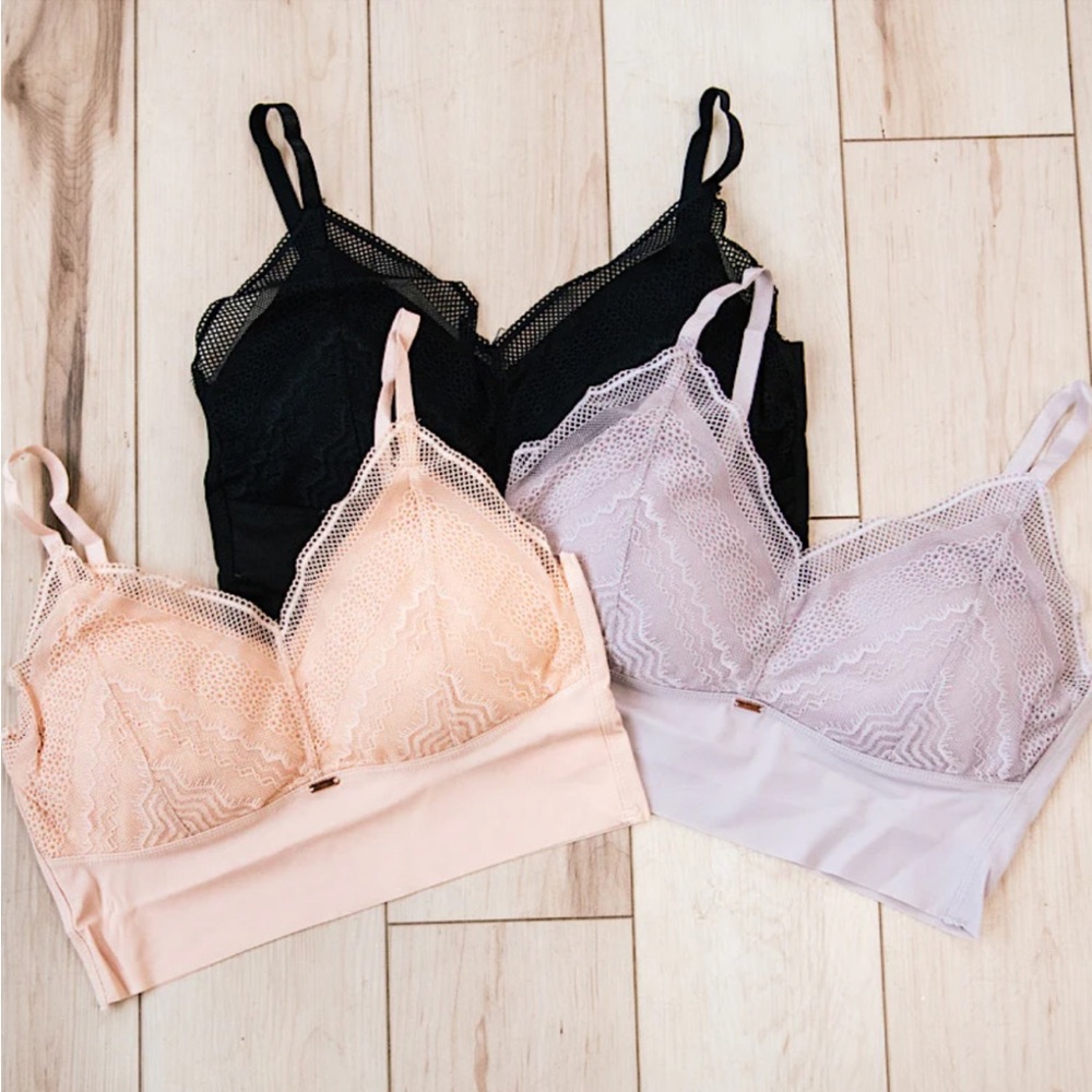 NWT Judy K Dreamy Lace Bralette with Smooth Band - Small/Medium / Silver